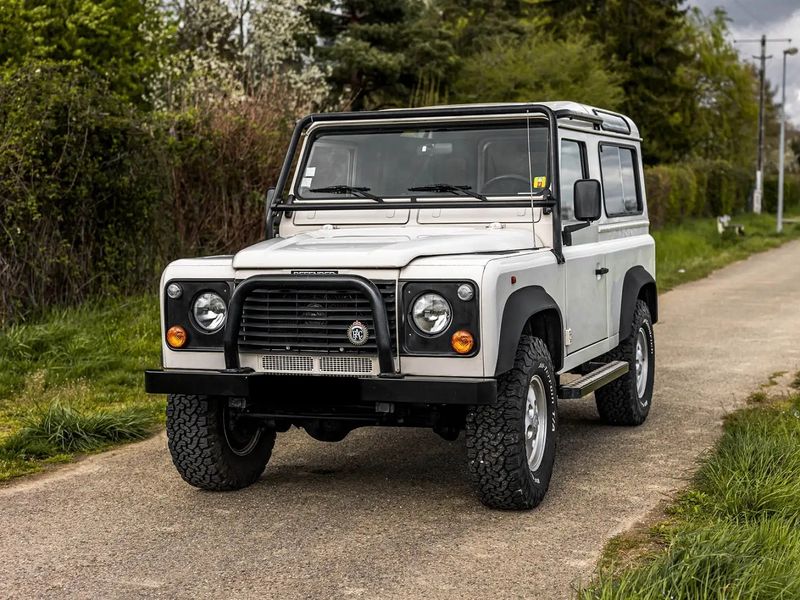 Land Rover Defender • 1998 • 122,600 km 9