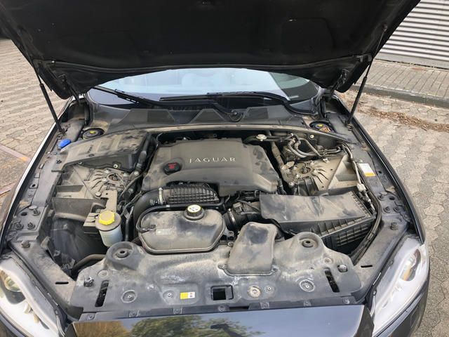 Jaguar XJ • 2013 • 65,397 km 11