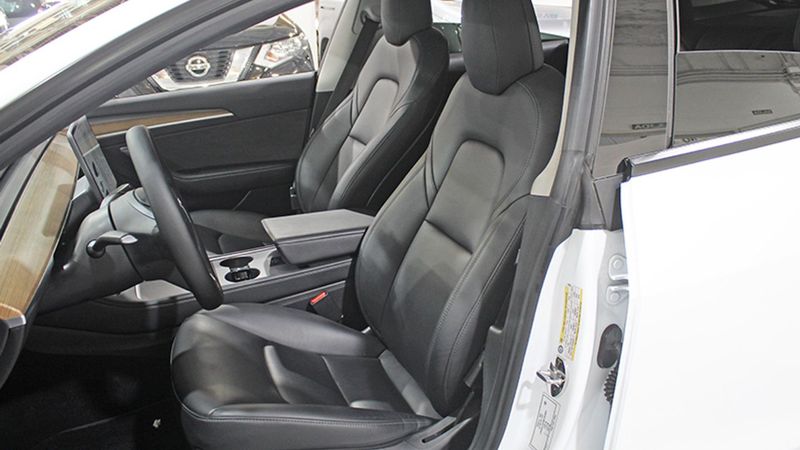 Tesla Model 3 • 2021 • 44,978 km 11