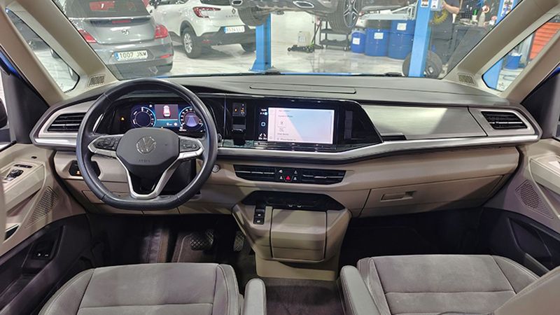 Volkswagen Multivan • 2022 • 48,142 km 11
