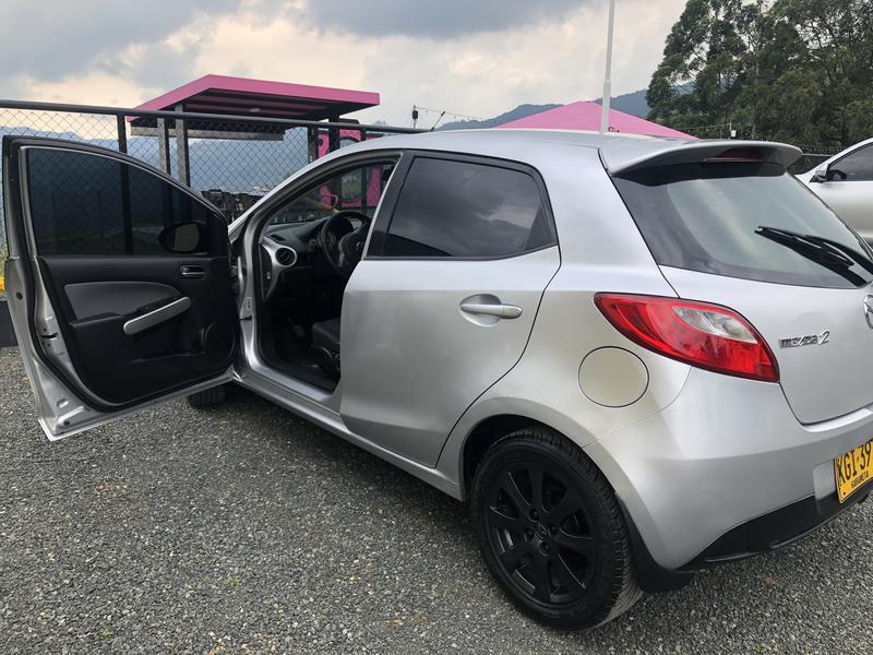 Mazda 2 • 2010 • 131,000 km 14