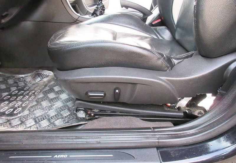 Saab 9-3 • 2011 • 149,999 km 3