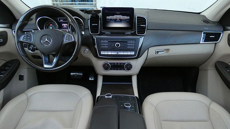 Mercedes-Benz GLS-Class • 2018 • 113,765 km 4