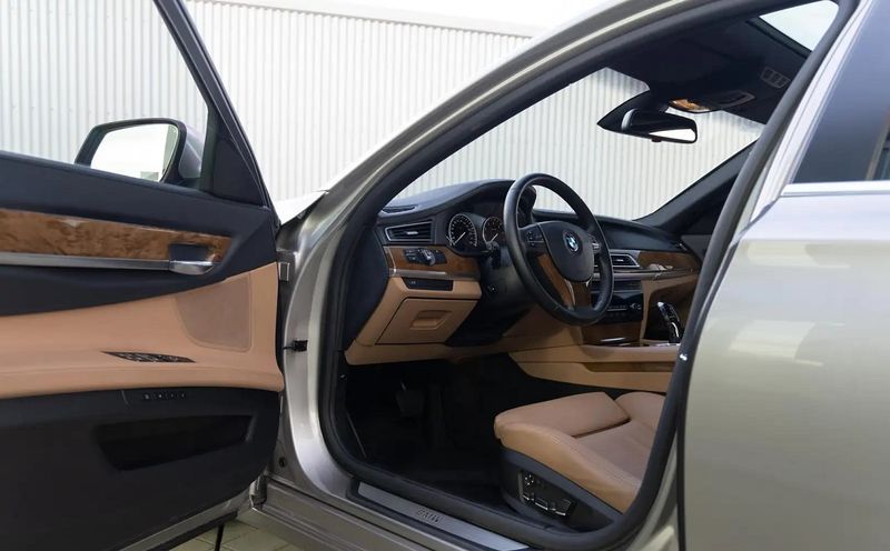 BMW 7 Series • 2009 • 182,000 km 13