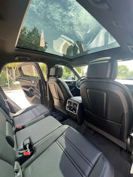 Porsche Cayenne Coupe • 2022 • 31,000 km 12