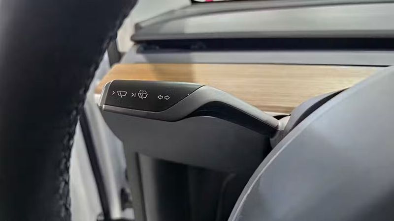 Tesla Model Y • 2024 • 16,942 km 2