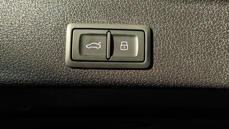 Audi Q3 • 2024 • 13,924 km 9