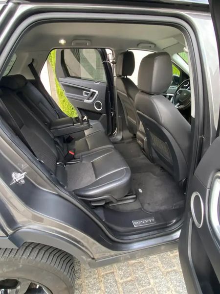 Land Rover Discovery • 2017 • 115,750 km 6