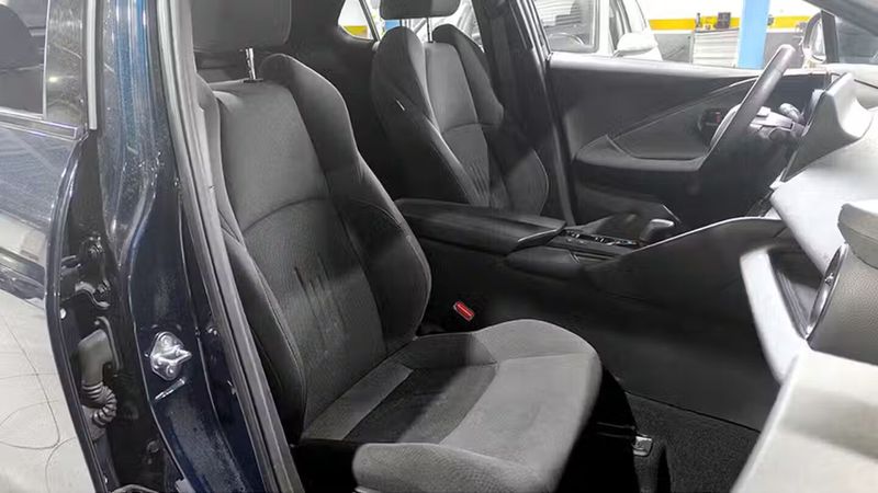 Toyota C-HR • 2023 • 9,461 km 8