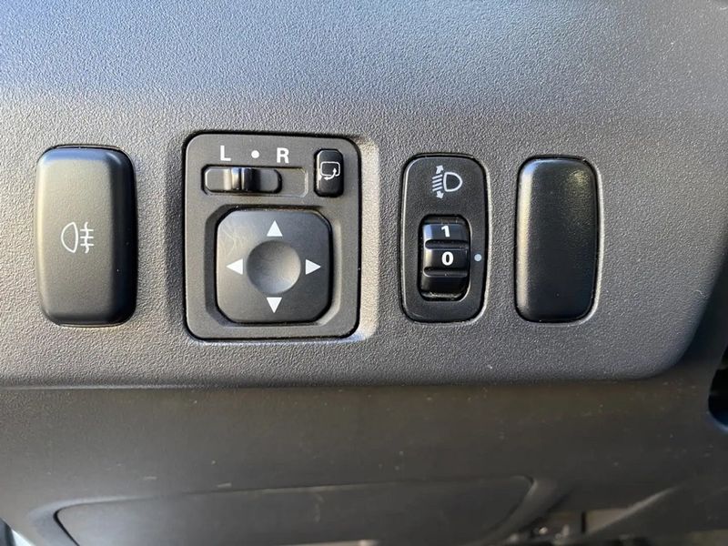 Mitsubishi Montero • 2014 • 180,400 km 12