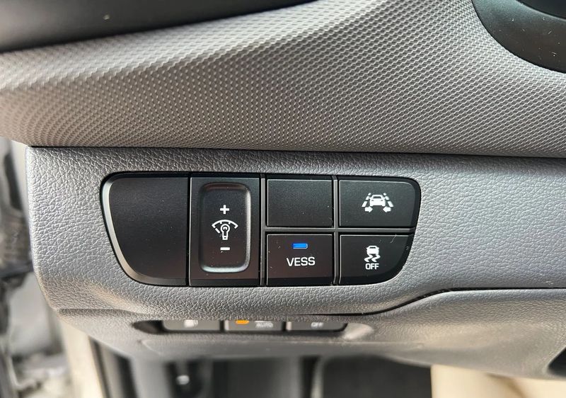 Hyundai Ioniq Electric • 2018 • 75,000 km 10