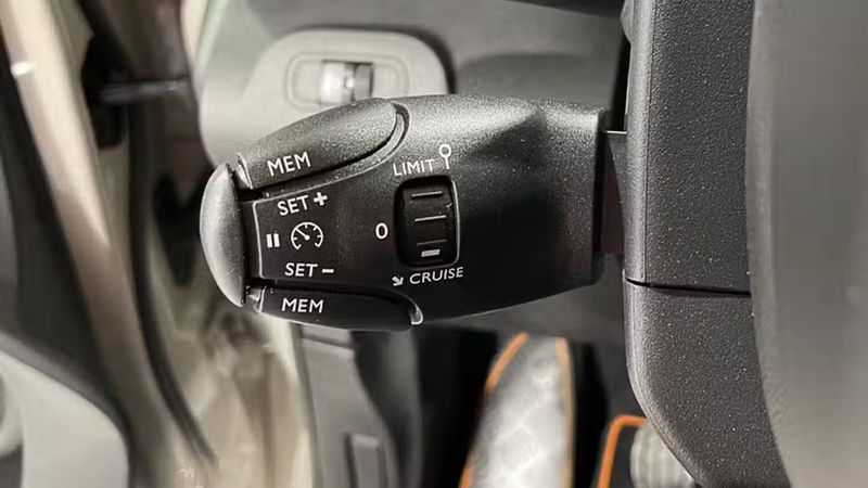 Citroën Berlingo • 2022 • 10,085 km 4