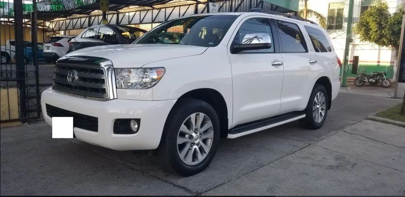 Toyota Sequoia • 2015 • 120,000 km 1