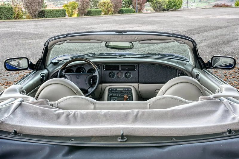 Jaguar XK • 1999 • 130,000 km 9