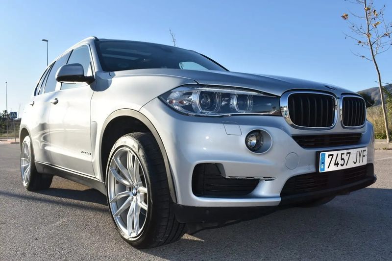 BMW X5 • 2017 • 122,000 km 3