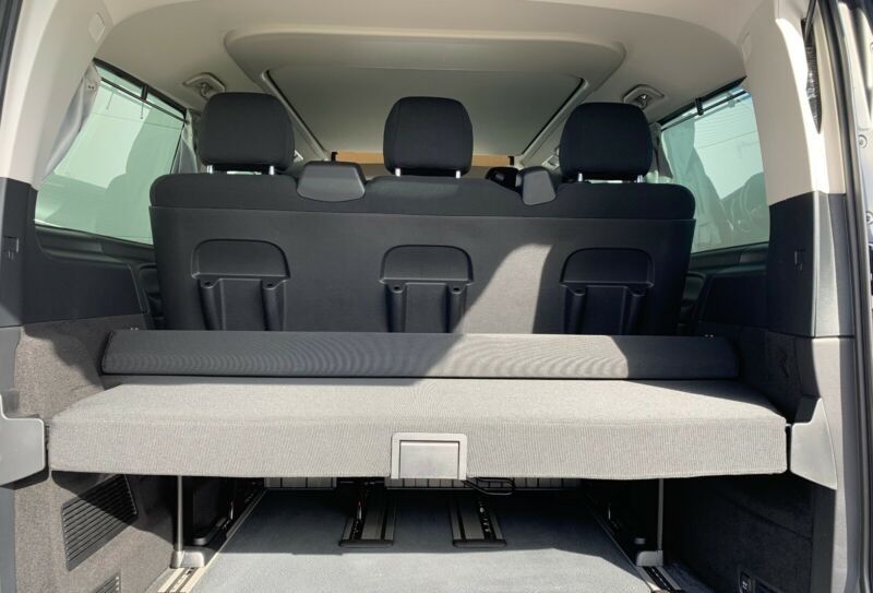 Mercedes-Benz 210 Van • 2018 • 78,000 km 2