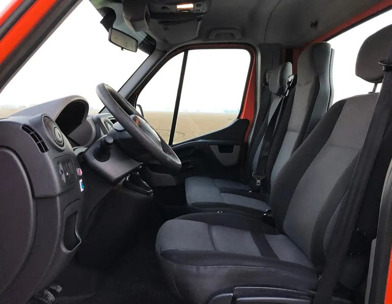 Renault Master • 2015 • 145,000 km 10