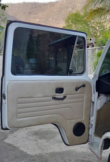 Volkswagen Vanagon • 1974 • 94,520 km 9