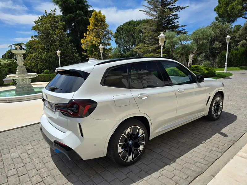 BMW X3 • 2023 • 2,433 km 6