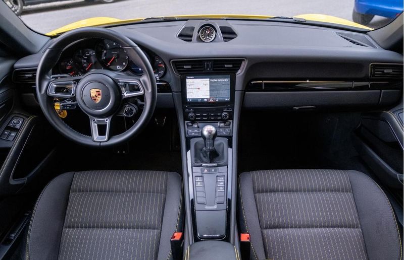 Porsche 911 • 2018 • 20,000 km 6