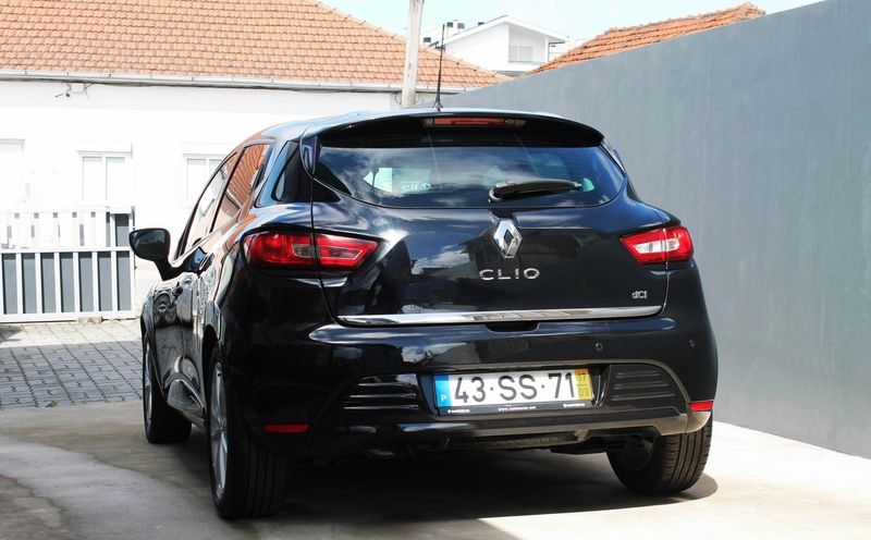 Renault Clio • 2017 • 113,000 km 3