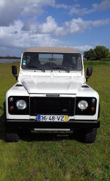 Land Rover Defender • 2004 • 210,000 km 1