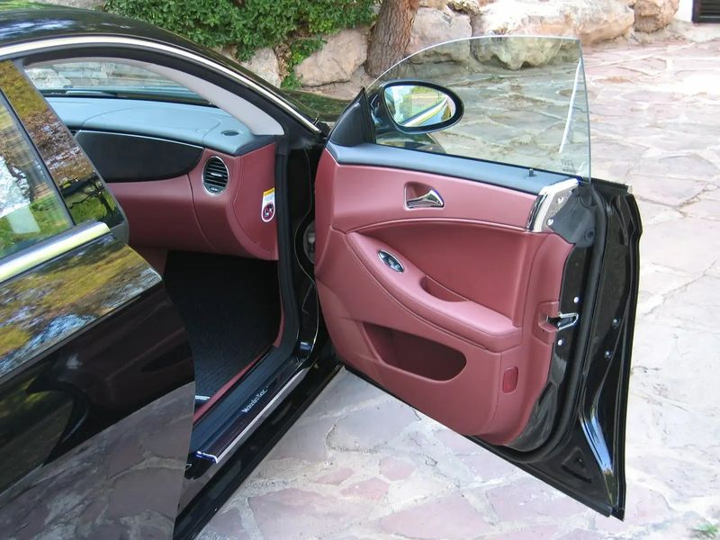 Mercedes-Benz CLS-Class • 2005 • 89,300 km 9