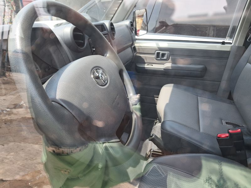 Toyota Land Cruiser • 2023 • 0 km 5