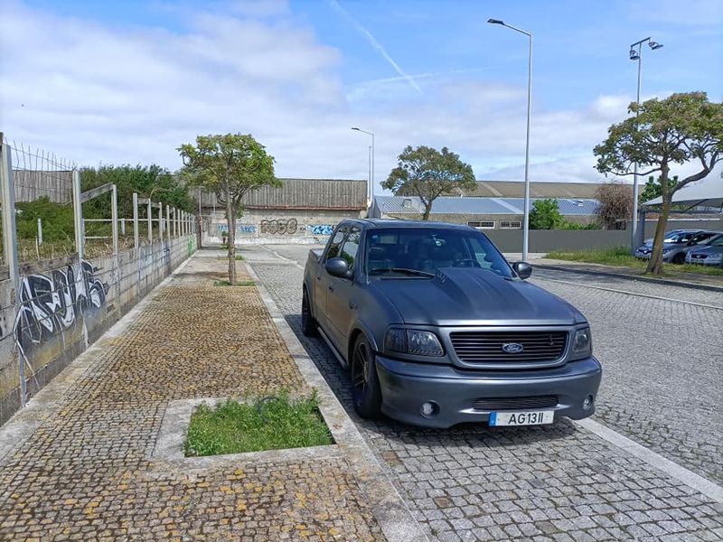 Ford F-150 • 2003 • 92,000 km 3
