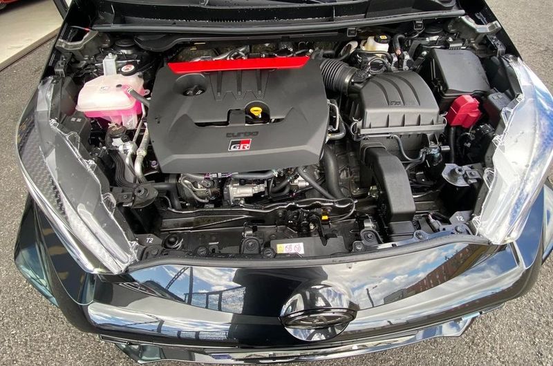 Toyota Yaris • 2009 • 90,000 km 6