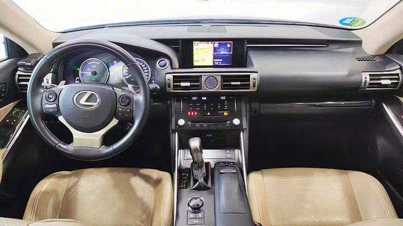 Lexus IS • 2014 • 136,088 km 8