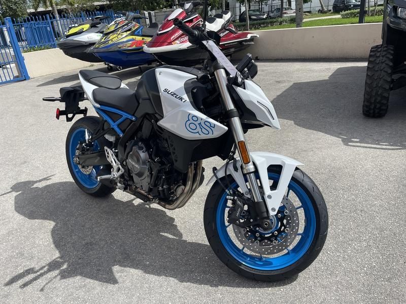 Suzuki gsx-s150 • 2022 • 10 km 2