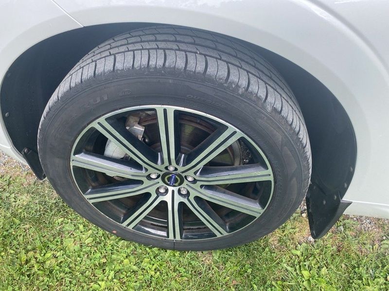 Volvo XC60 • 2019 • 33,000 km 4