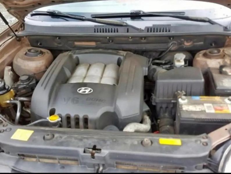 Hyundai Santa Fe • 2006 • 10,000 mi 9