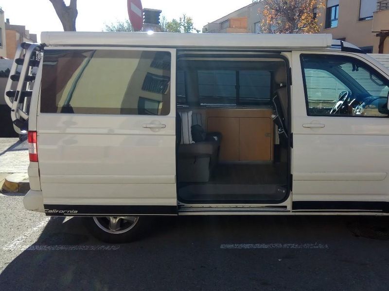 Volkswagen T5 • 2007 • 145,900 km 3