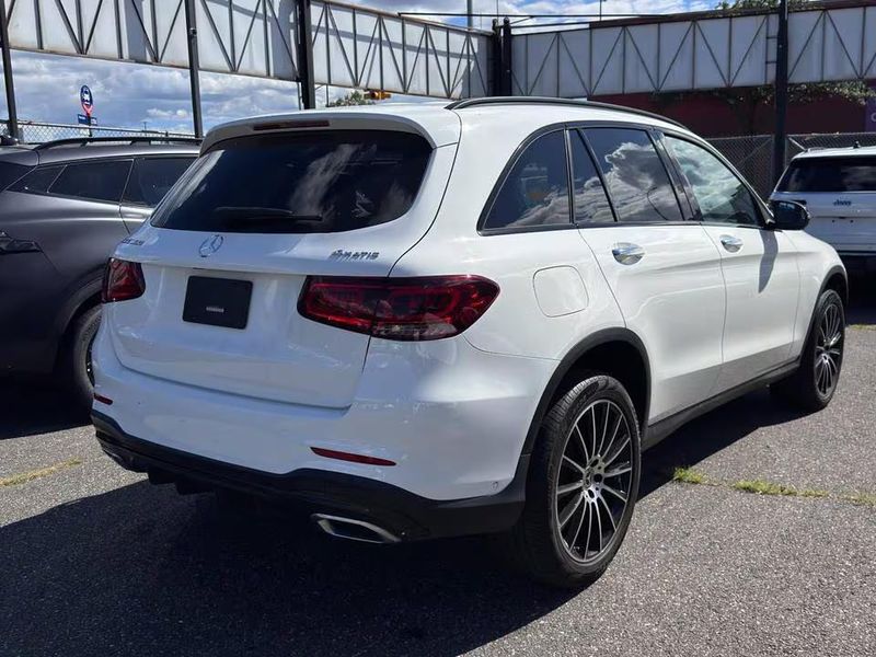 Mercedes-Benz GLC-Class • 2022 • 20,154 km 2