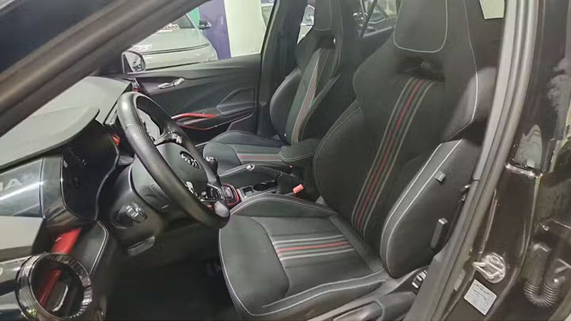 Škoda Fabia • 2022 • 67,247 km 9
