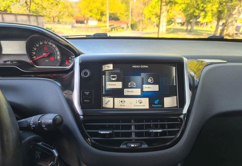 Peugeot 2008 • 2014 • 79,999 km 2