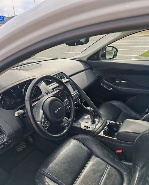 Jaguar E-PACE • 2018 • 96,500 km 11