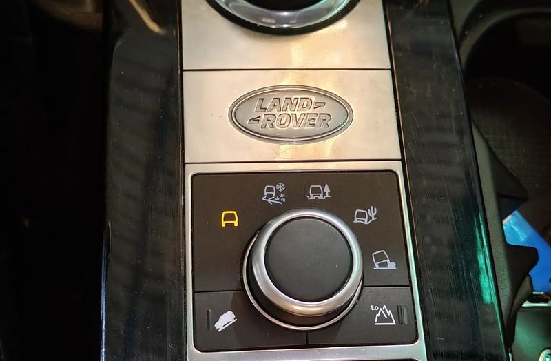 Land Rover Discovery • 2018 • 168,437 km 9