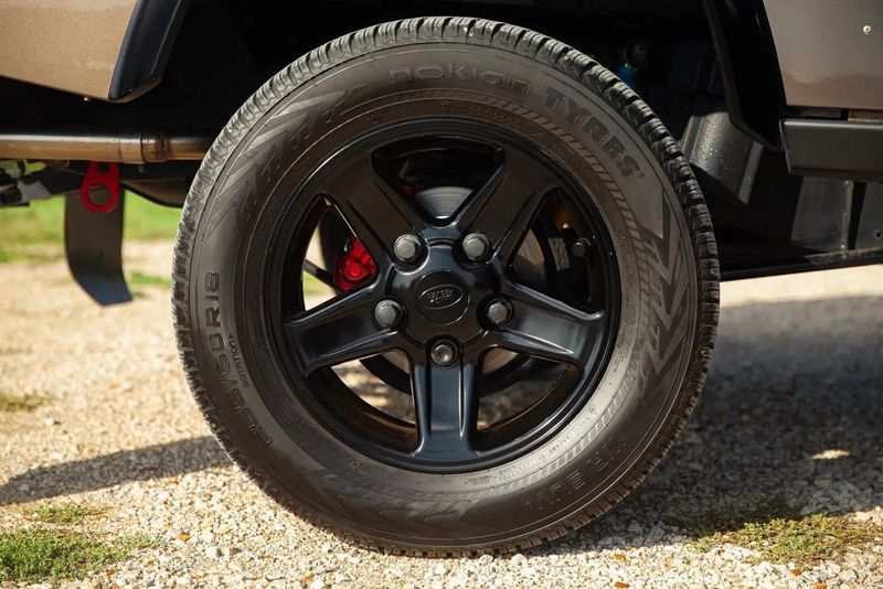 Land Rover Defender • 2011 • 83,000 km 7