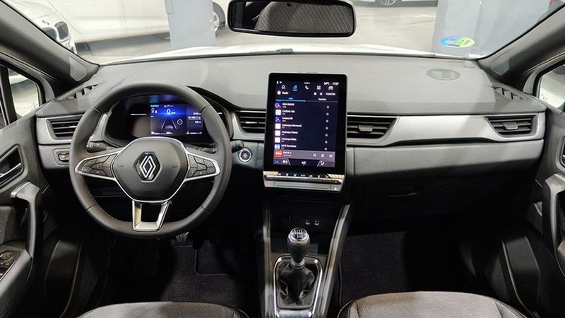 Renault Captur • 2024 • 2,143 km 2