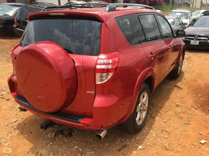 Toyota RAV4 • 2011 • 32 km 3