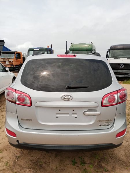 Hyundai Santa Fe • 2010 • 177,000 km 3