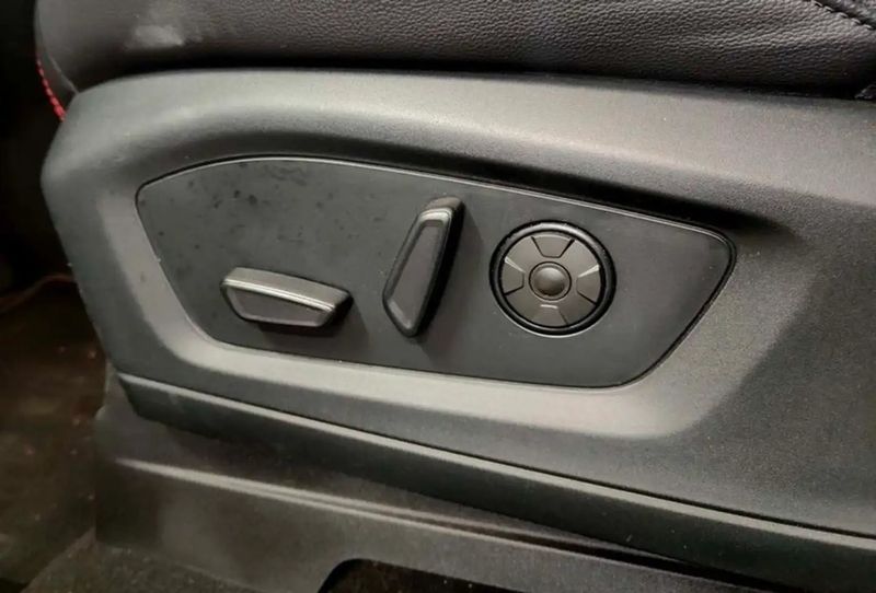 Ford Explorer • 2021 • 100,200 km 10