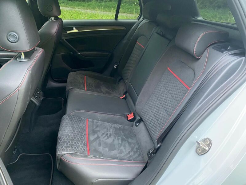 Volkswagen Golf • 2017 • 81,000 km 9