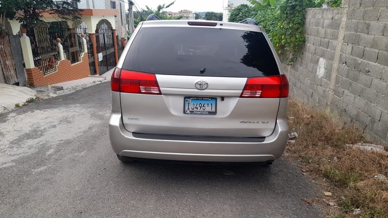 Toyota Sienna • 2005 • 123,057 km 4