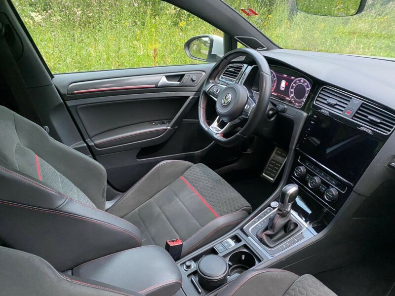 Volkswagen Golf • 2017 • 81,000 km 11