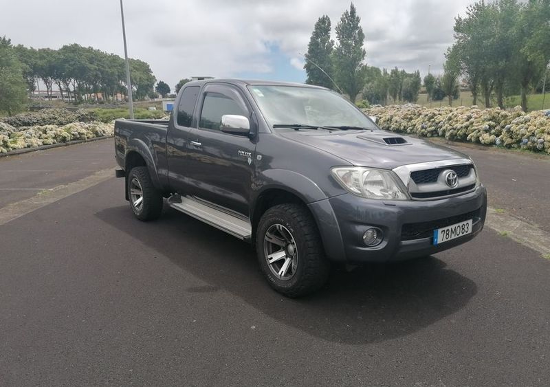Toyota Hilux • 2011 • 90,000 km 2