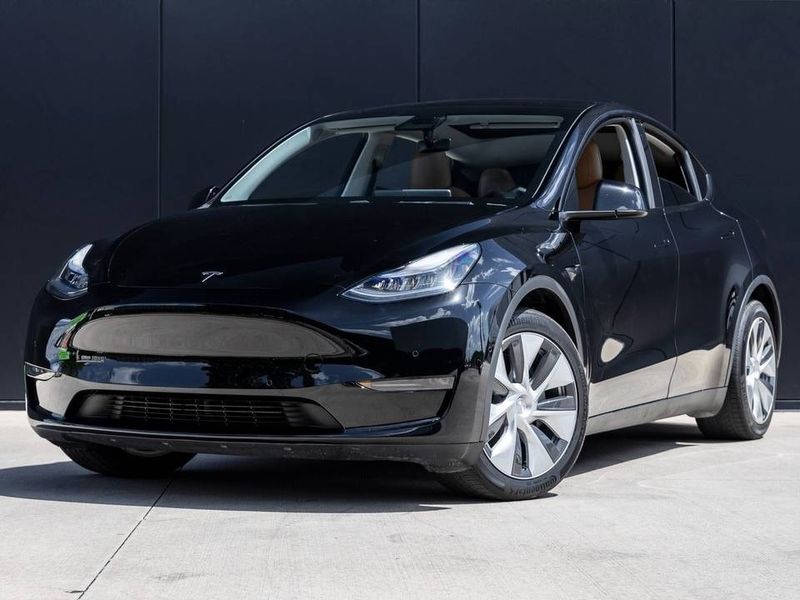 Tesla Model Y • 2022 • 10 km 5